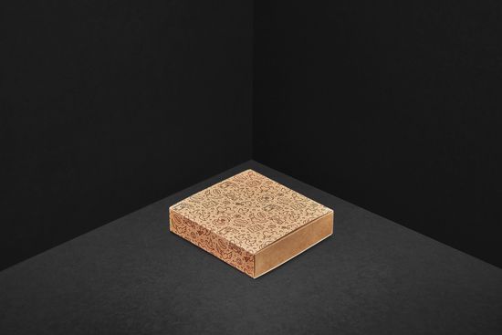 Упаковка для 9 шоколадных конфет. Голуби