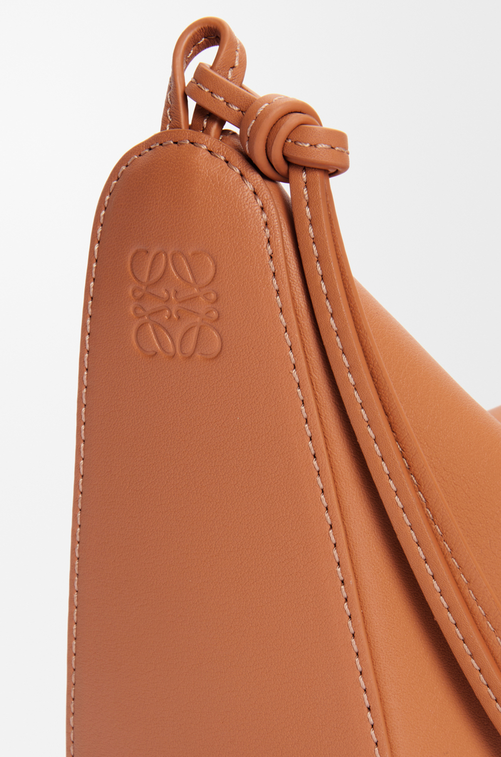 Loewe Мини сумка-хобо Hammock из классической телячьей кожи, желто-коричневый