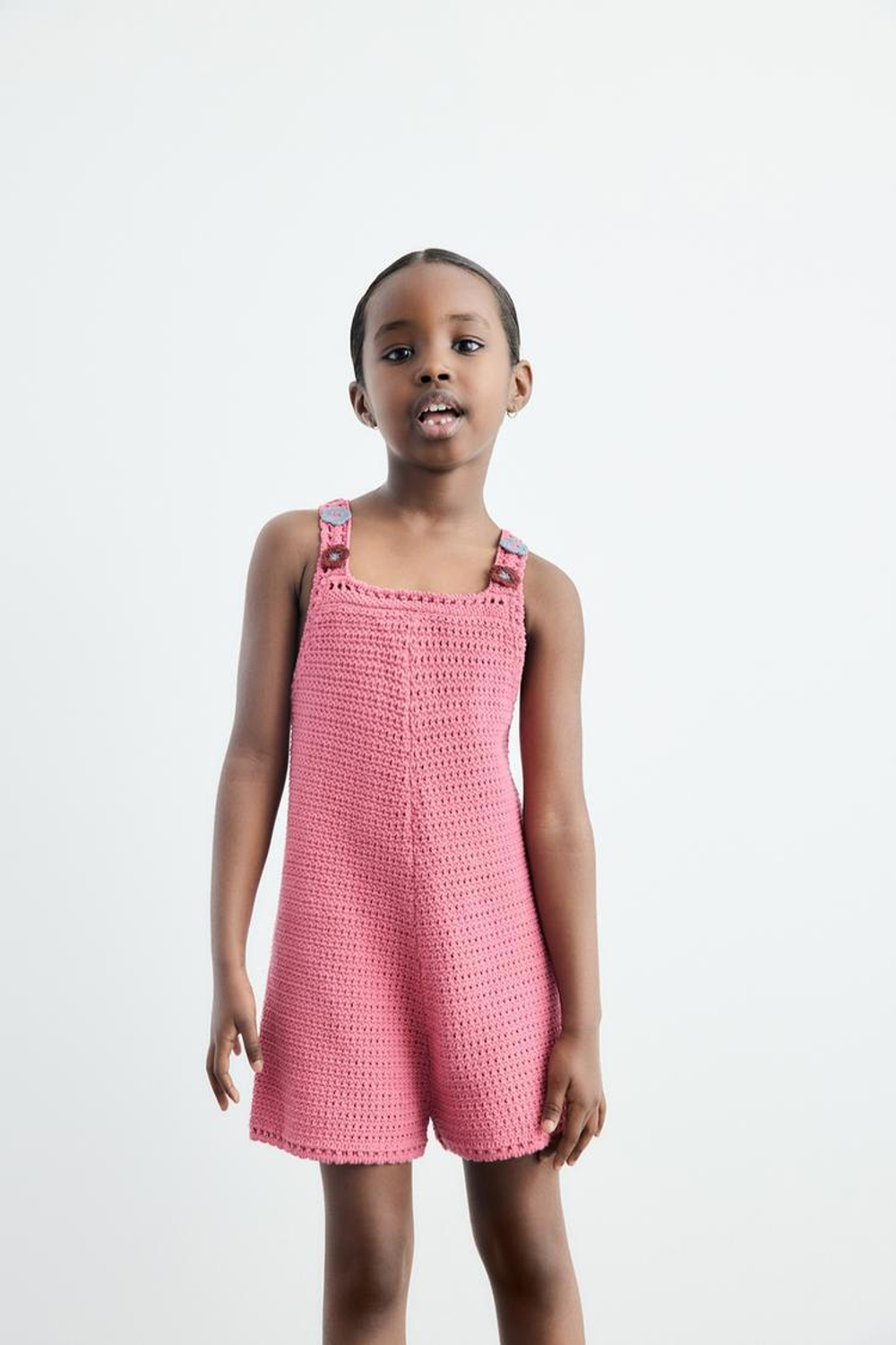 ZARA КОРОТКИЙ КОМБИНЕЗОН ИЗ ТРИКОТАЖА, ВЯЗАНОГО КРЮЧКОМ, С ЦВЕТАМИ, РОЗОВЫЙ