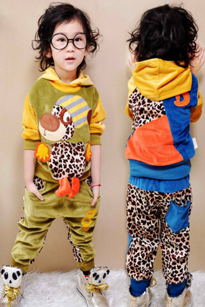 Костюм велюровый с объемной аппликацией собаки