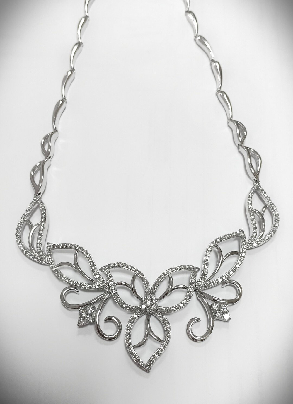 Колье "Эстерелла" из серебра 925 пробы, родированное с фианитом, длина 40см