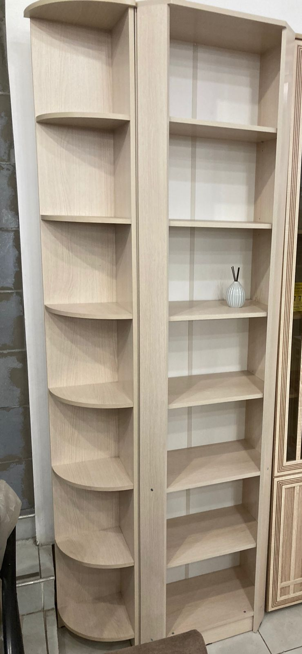 Стеллаж книжный угловой В-21 дуб линдберг