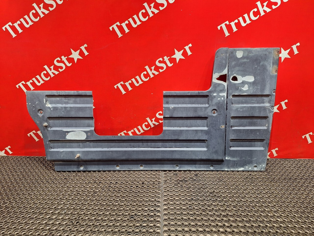 Панель кабины задняя