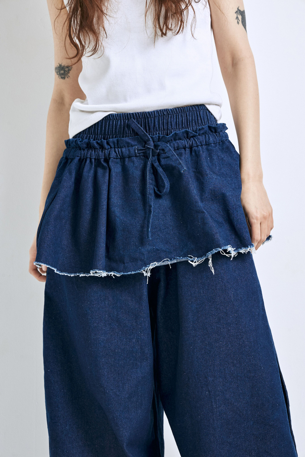 Джинсы с баской SELECT