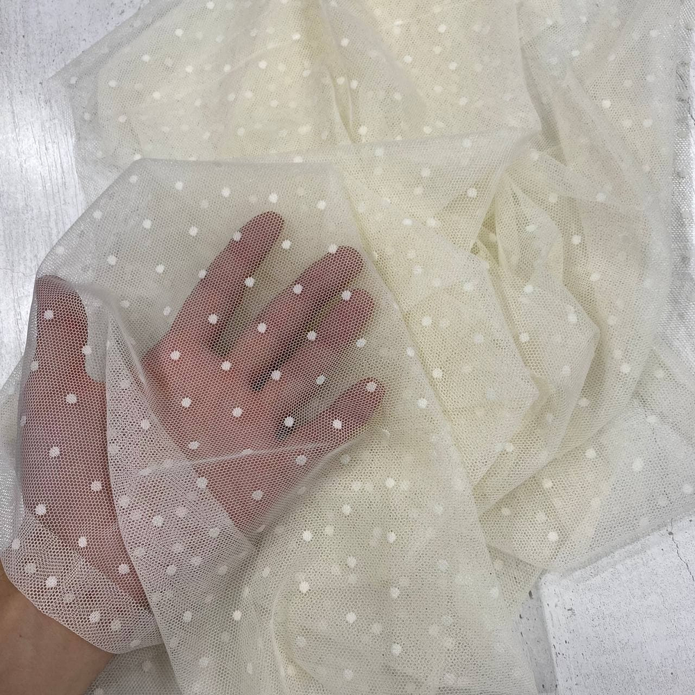 Сетка эластичная молочная в горох 0,5 х 1,5 м