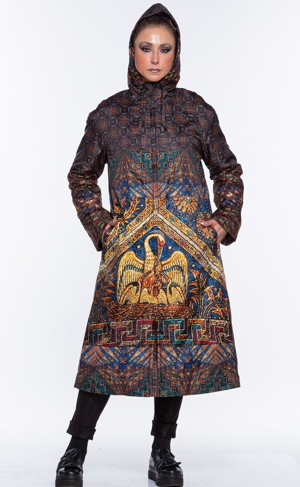 Пальто "Легенда", по мотивам фрагмента мозаики "Пеликан" в Ахенском соборе, построенном при Карле Великом