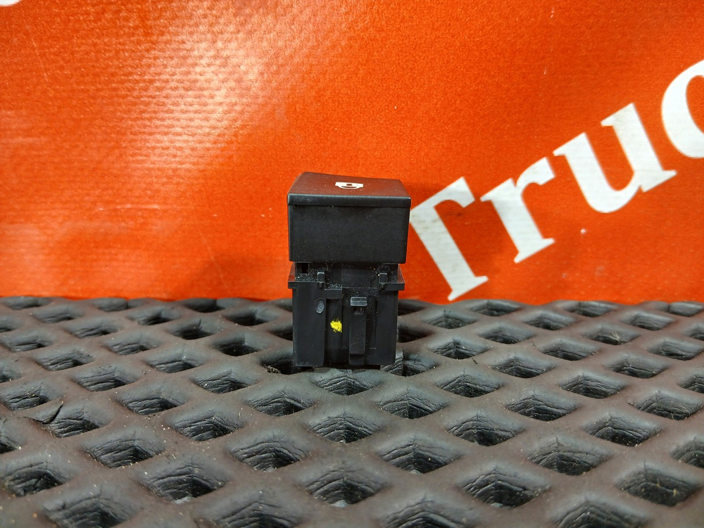 Кнопка центрального замка