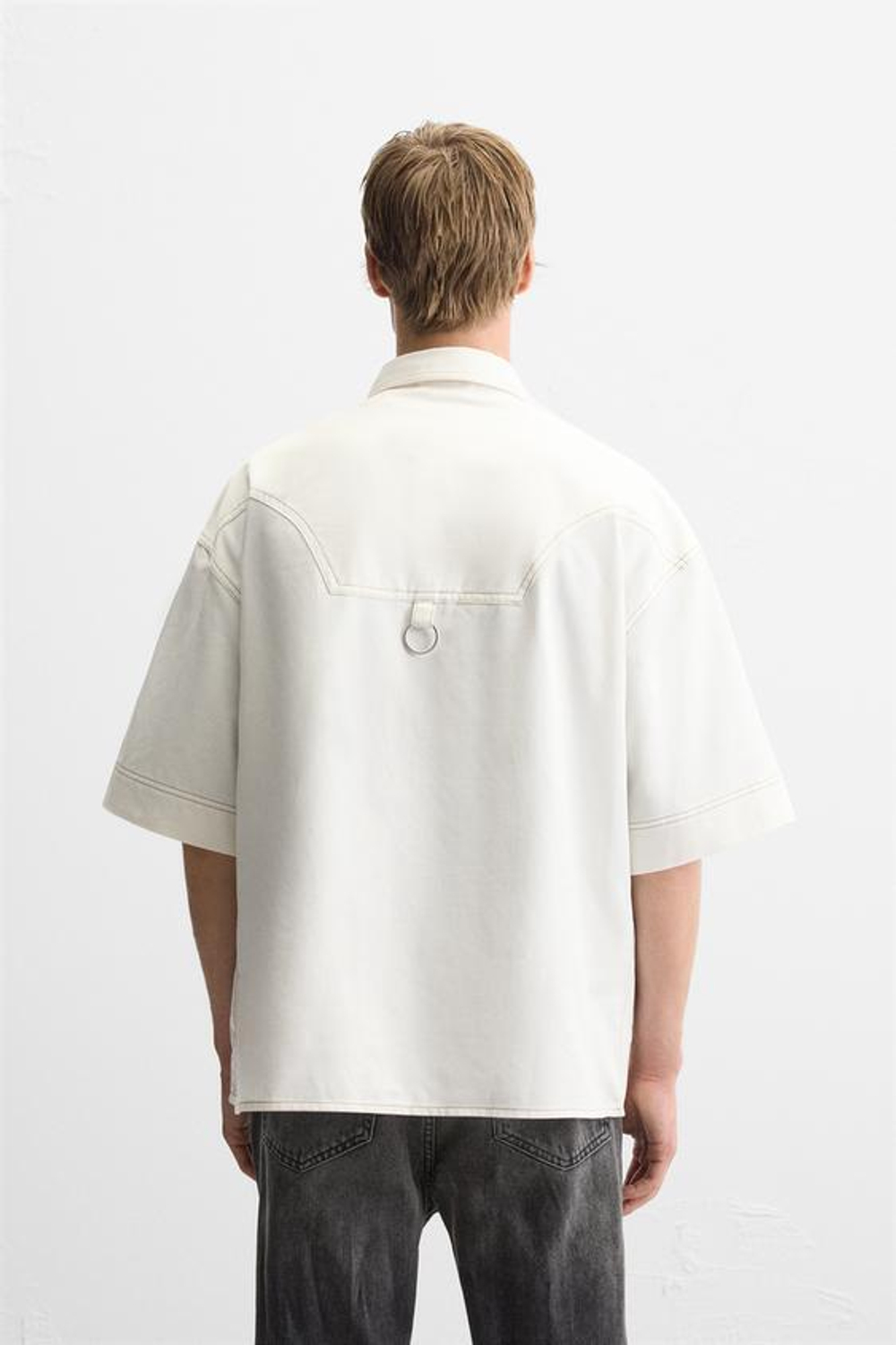 ZARA РУБАШКА ИЗ ХЛОПКА И ЛИОЦЕЛЛА С ДЕКОРАТИВНОЙ СТРОЧКОЙ, БЕЛЫЙ