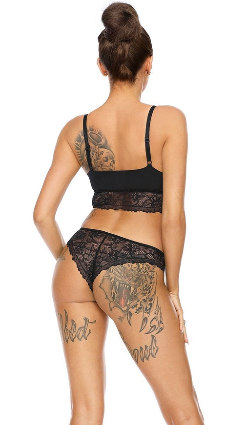 Чарующий комплект из кружева и вуали