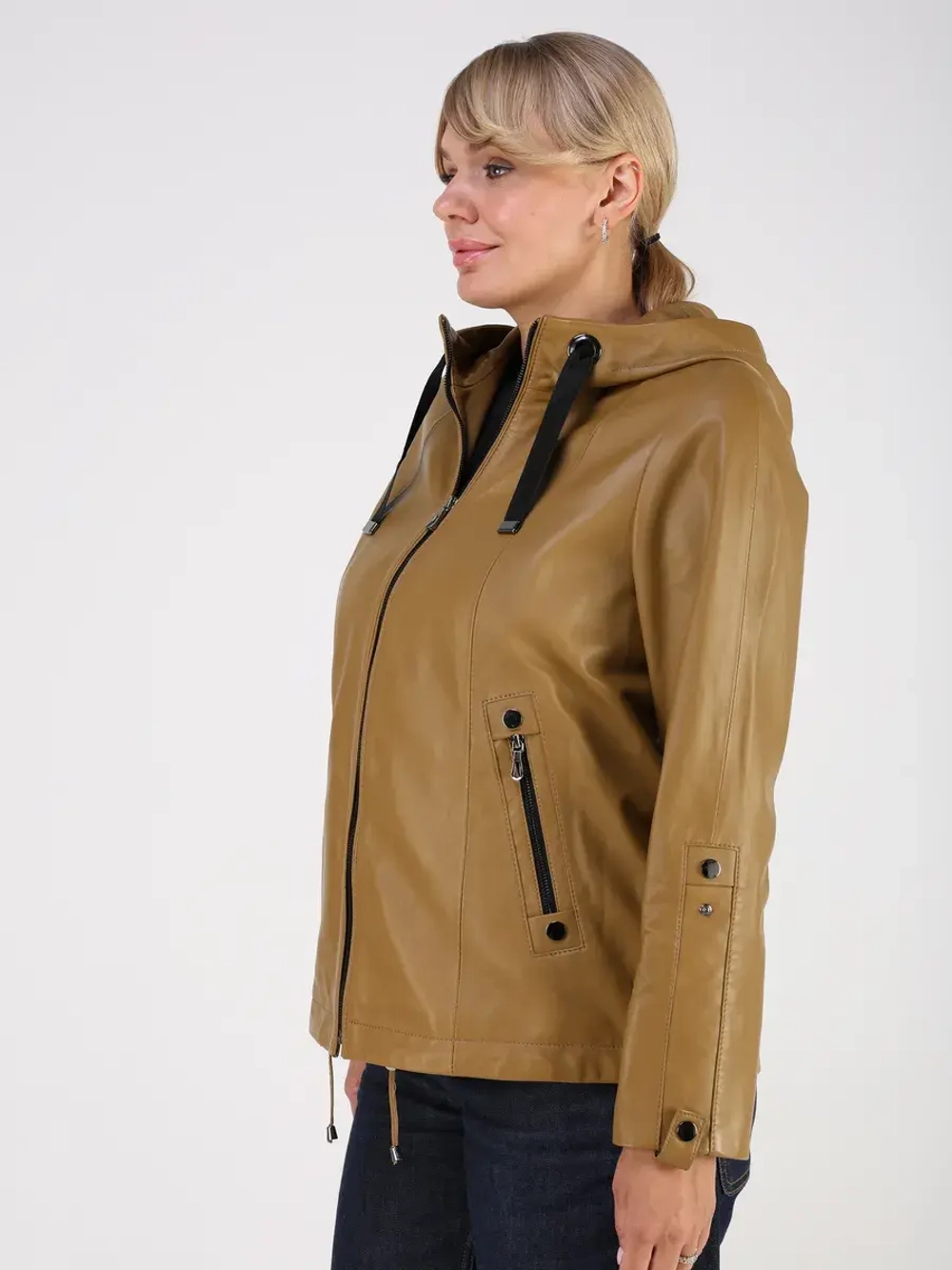 Кожаная куртка демисезонная с капюшоном