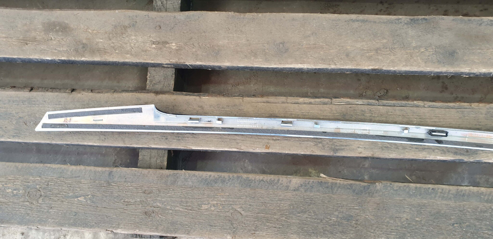 Молдинг крышки багажника Mercedes S (W222)  Б/у Оригинал A2227570100