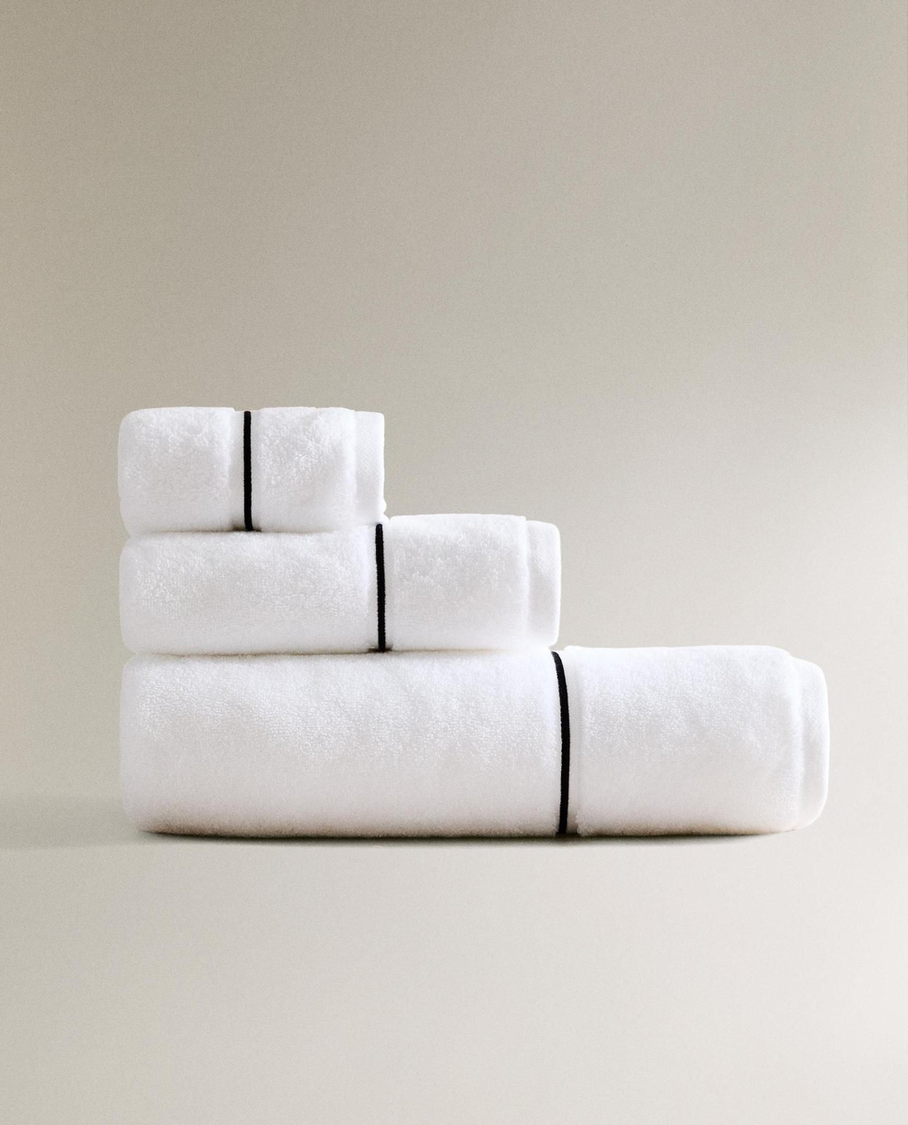 Zara Home - Банное полотенце с вышитым бордюром, белый, 50х90 см