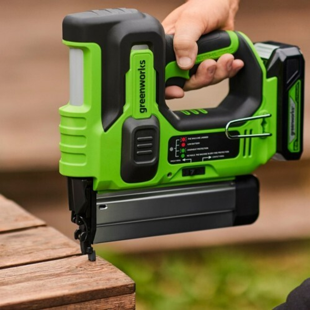 Нейлер аккумуляторный GREENWORKS GD24BN 24V, АКБ 2Ач и ЗУ 3400707CUA