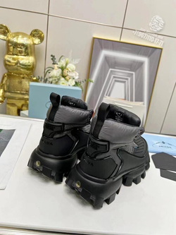 Кроссовки Prada