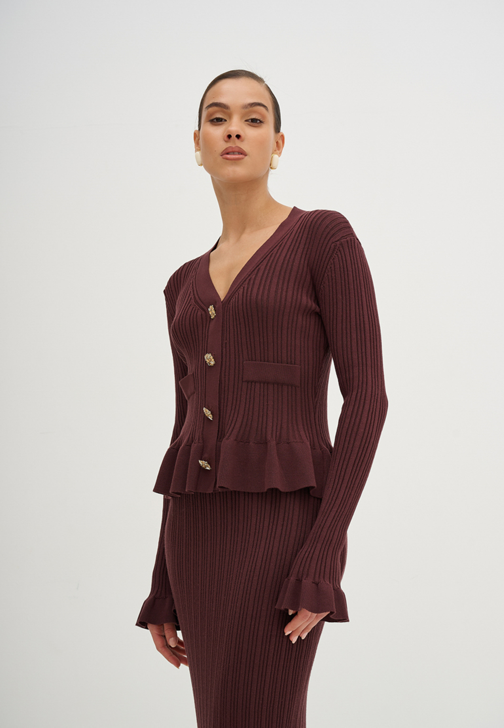 Костюм трикотажный с юбкой шоколадного цвета