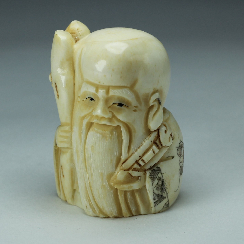 Нэцкэ Шоусин с посохом и книгой