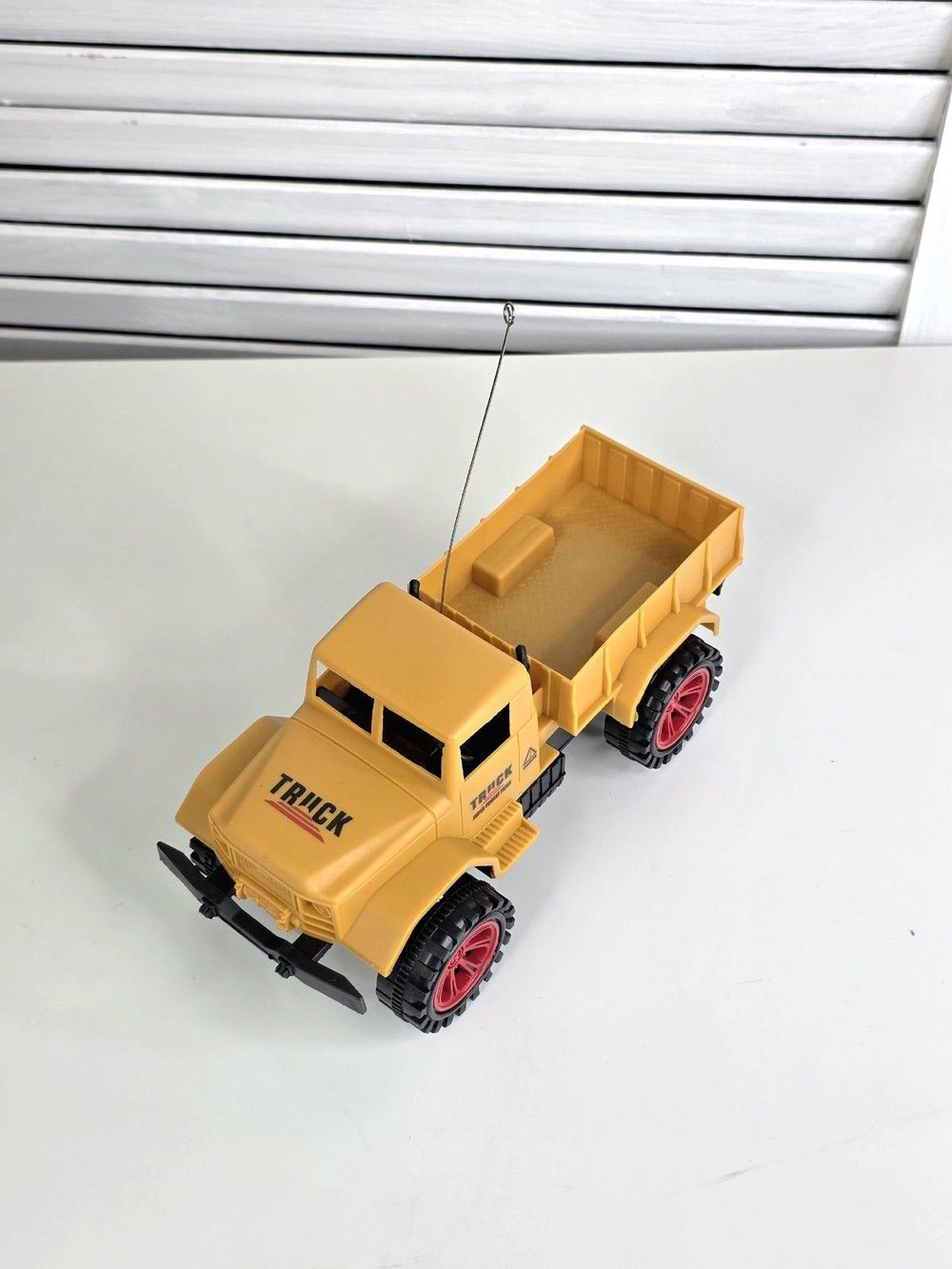 Игровая машинка Грузовик на радиоуправлении (201674428)