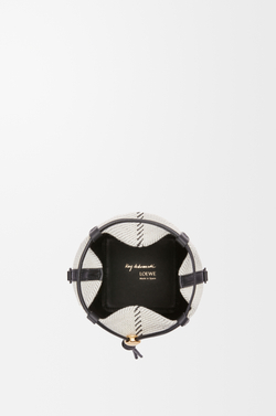 Loewe Маленькая сумка-ведро Treasure Bako из жаккардовой парусины и телячьей кожи, натуральный/черный