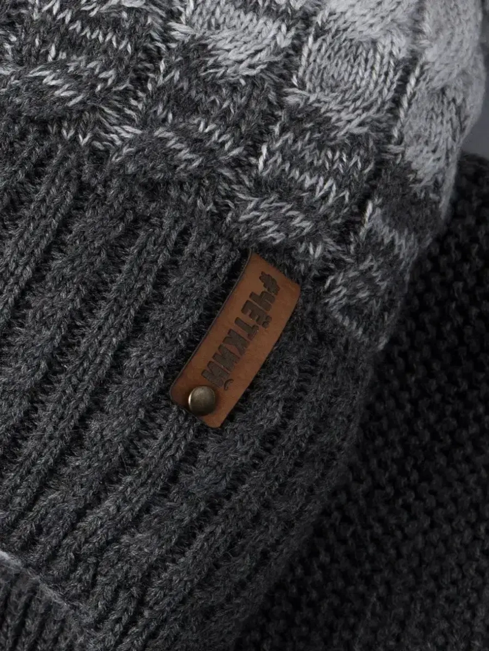 Шапка вязаная для мальчика на завязках и снуд