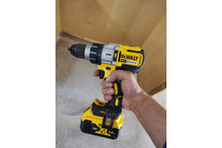 Ударная дрель-шуруповерт DEWALT DCD996NT