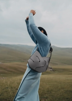 POLENE СУМКА NODDE HOBO, КАМЕННЫЙ