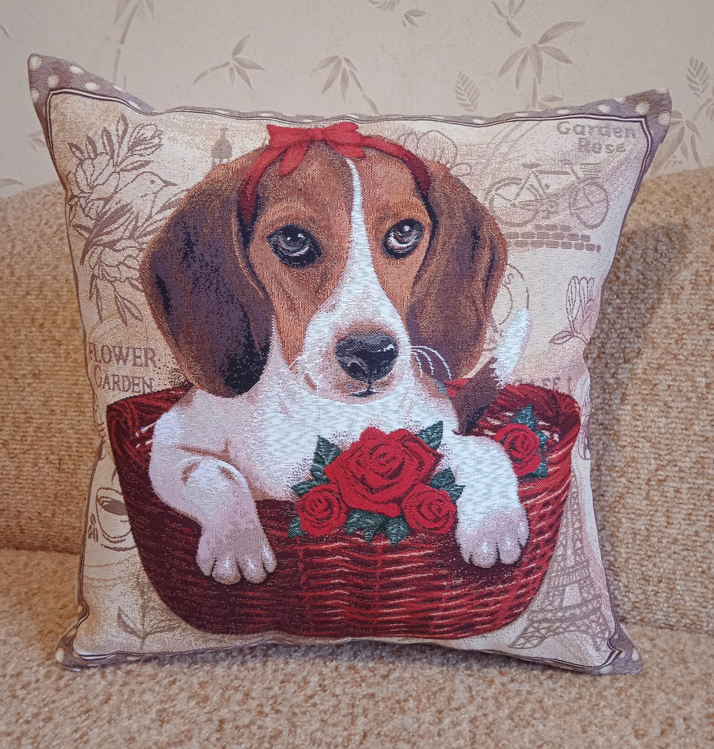 Декоративный гобеленовый чехол для интерьерной подушки Малышка Бигль 47х47