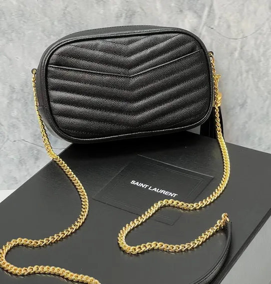 Мини-сумка Saint Laurent Lou из стеганой кожи Grain De Poudre с тиснением, чёрный