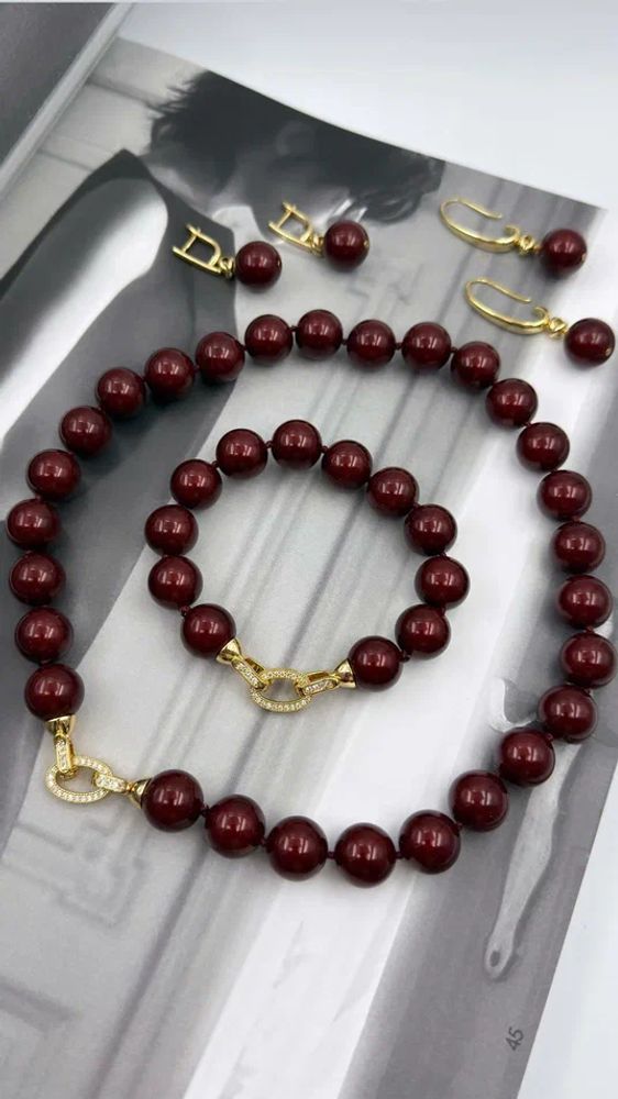 Колье "Шарлотта" из жемчуга в оттенке бургунди на золотой застежке