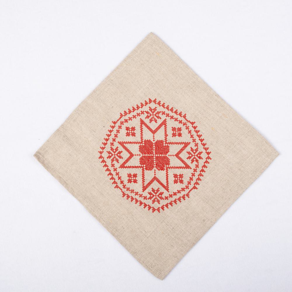 Салфетка с вышивкой