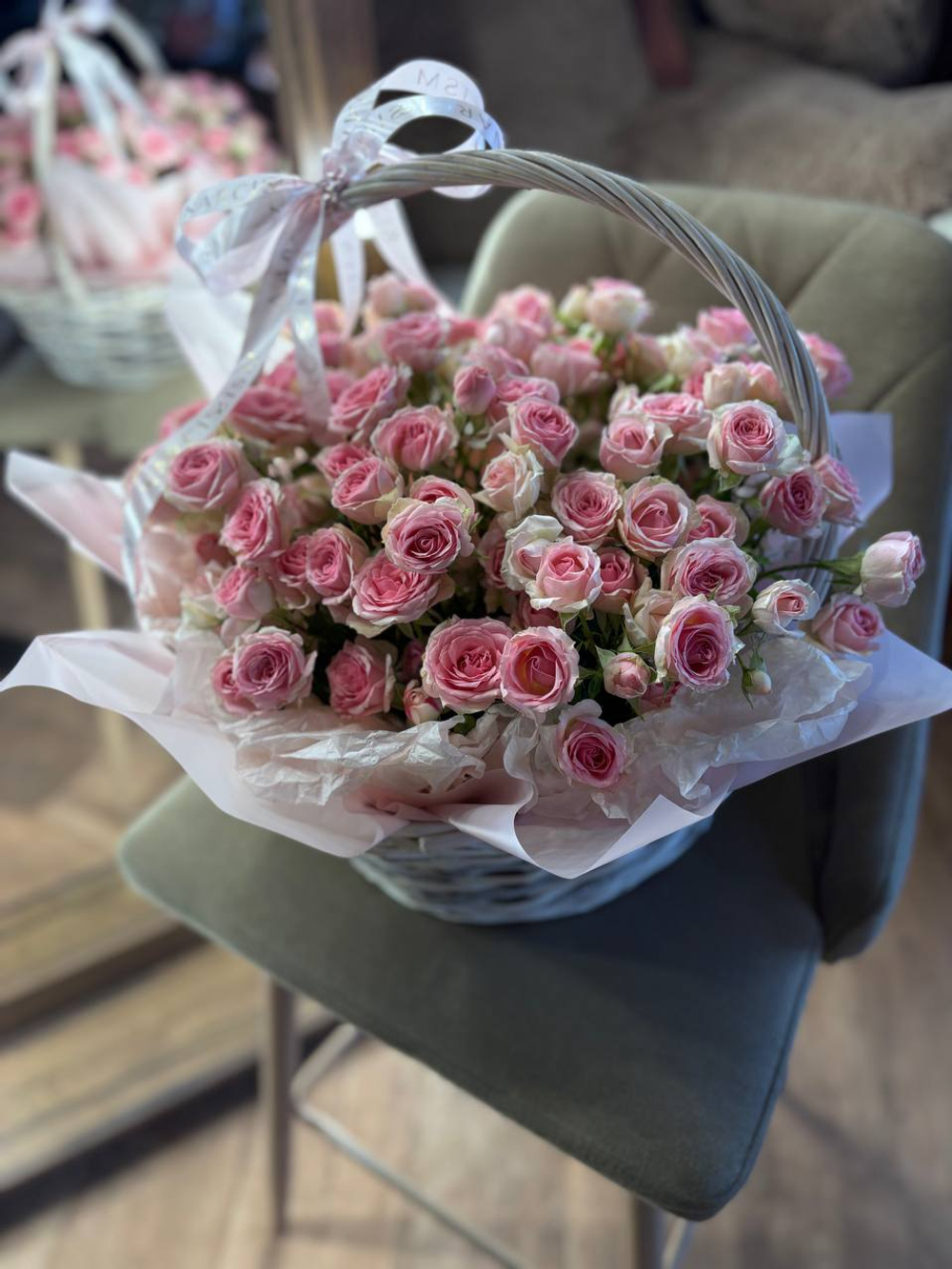 Корзина кустовых роз