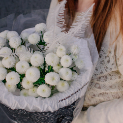 114. Кружевной букет с хризантемой Ньютон