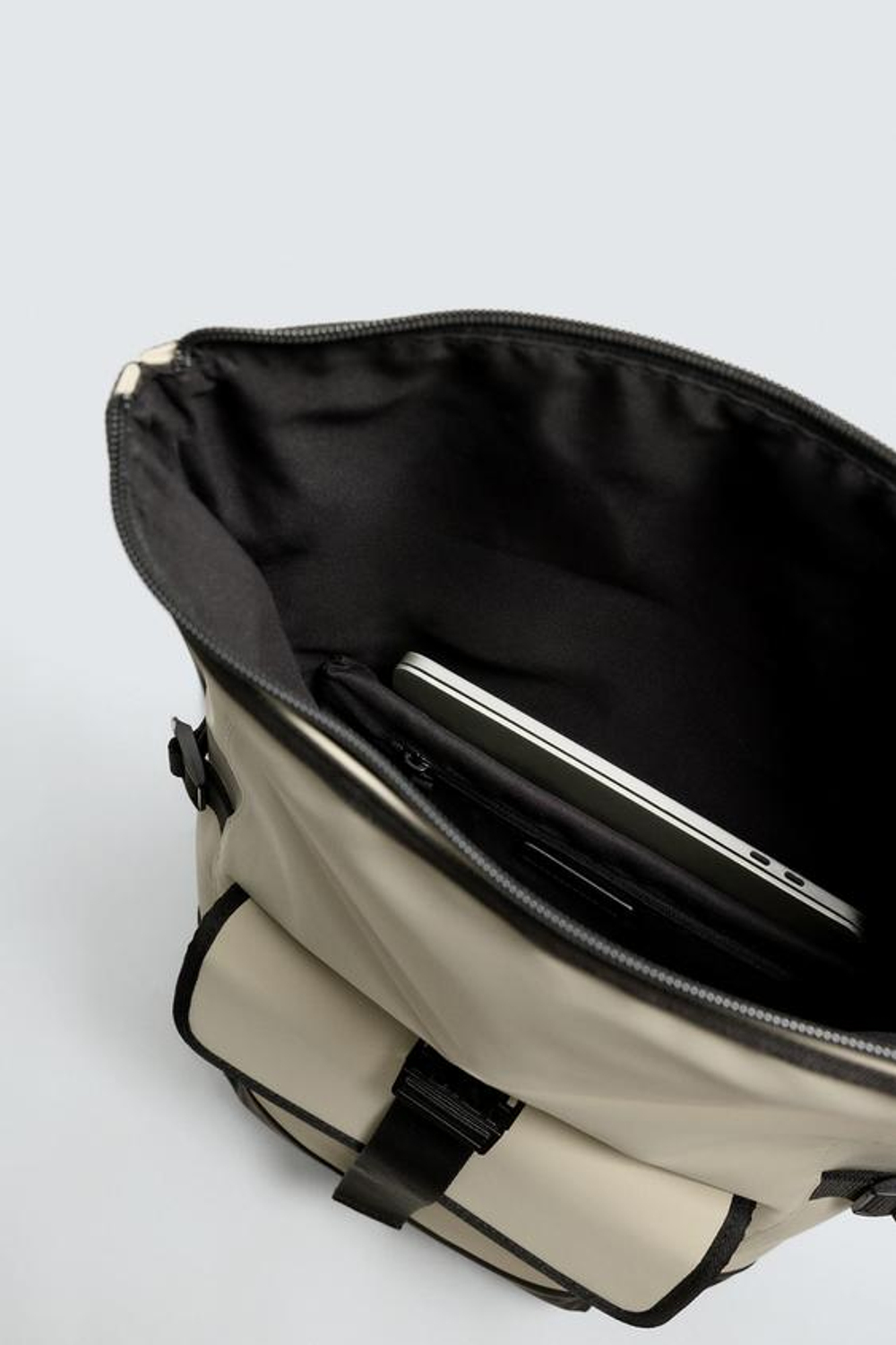 ZARA ПРОРЕЗИНЕННЫЙ РЮКЗАК С КЛАПАНОМ, КОСТЯНОЙ БЕЛЫЙ