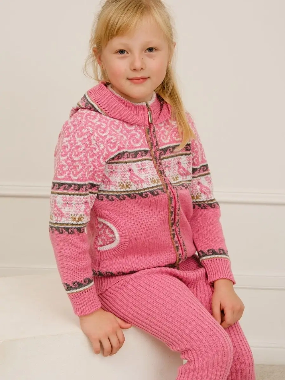 Кофта вязаная с капюшоном