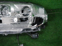 Битая Фара левая Toyota Land Cruiser 200 (2015-2021) LED