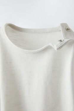 ZARA БАЗОВАЯ ФУТБОЛКА, ЦВЕТ ЛЬДА