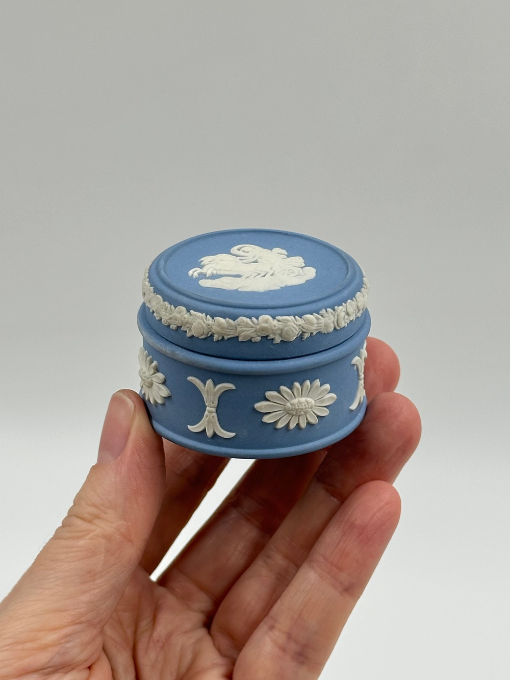 Миниатюрная шкатулка Wedgwood