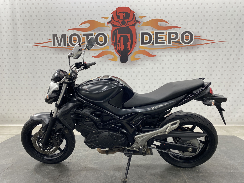 Suzuki Gladius SFV400 , 2015