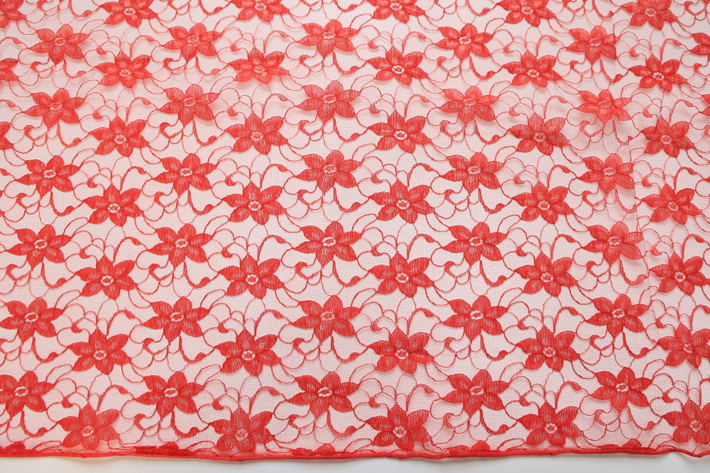 Гипюр красный