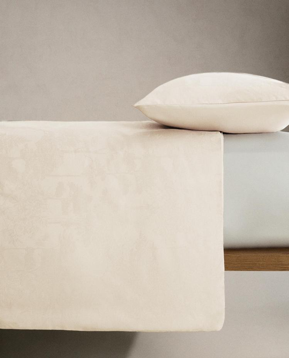 ZARA HOME ЖАККАРДОВЫЙ ПОДОДЕЯЛЬНИК (300 НИТЕЙ), ЖЕЛТОВАТО-БЕЛЫЙ