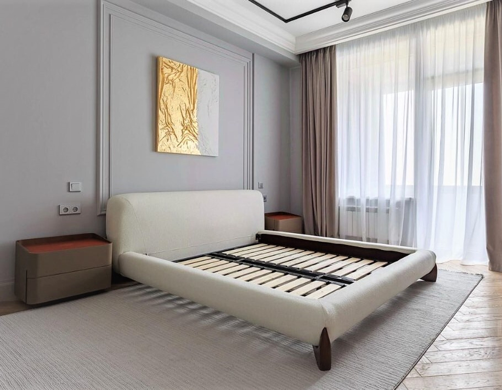 Дизайнерская кровать на ножках Softbay