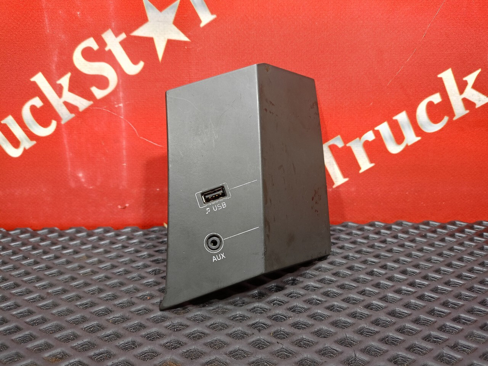 Накладка торпедо USB / AUX