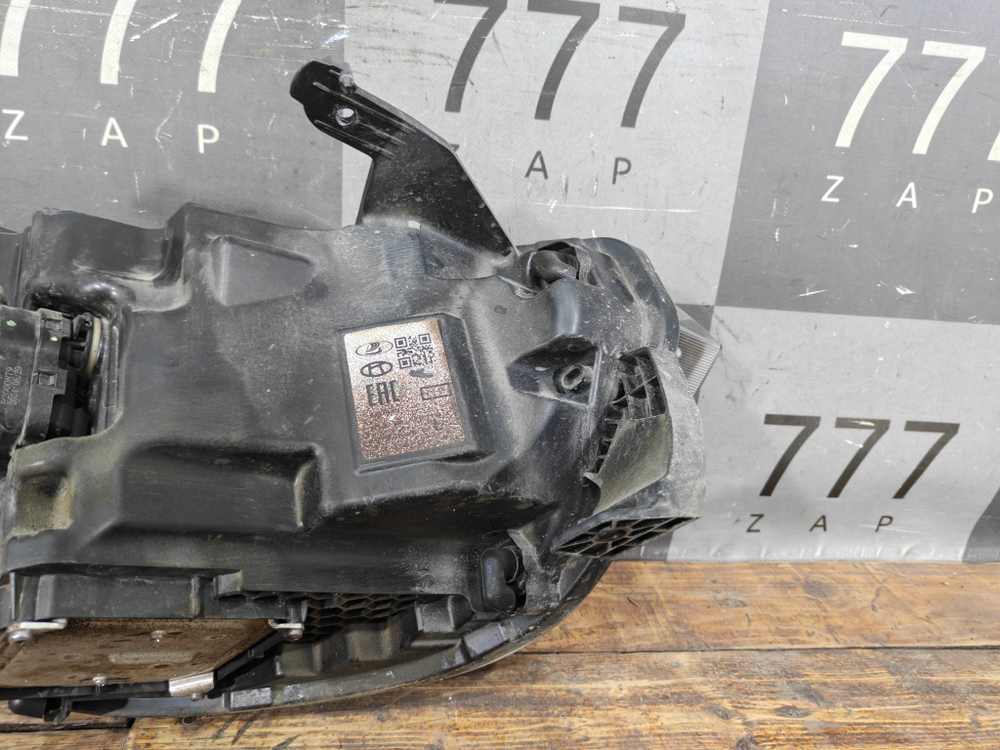 Фара левая LED LADA Vesta NG 22-нв Б/У Оригинал 8450040001