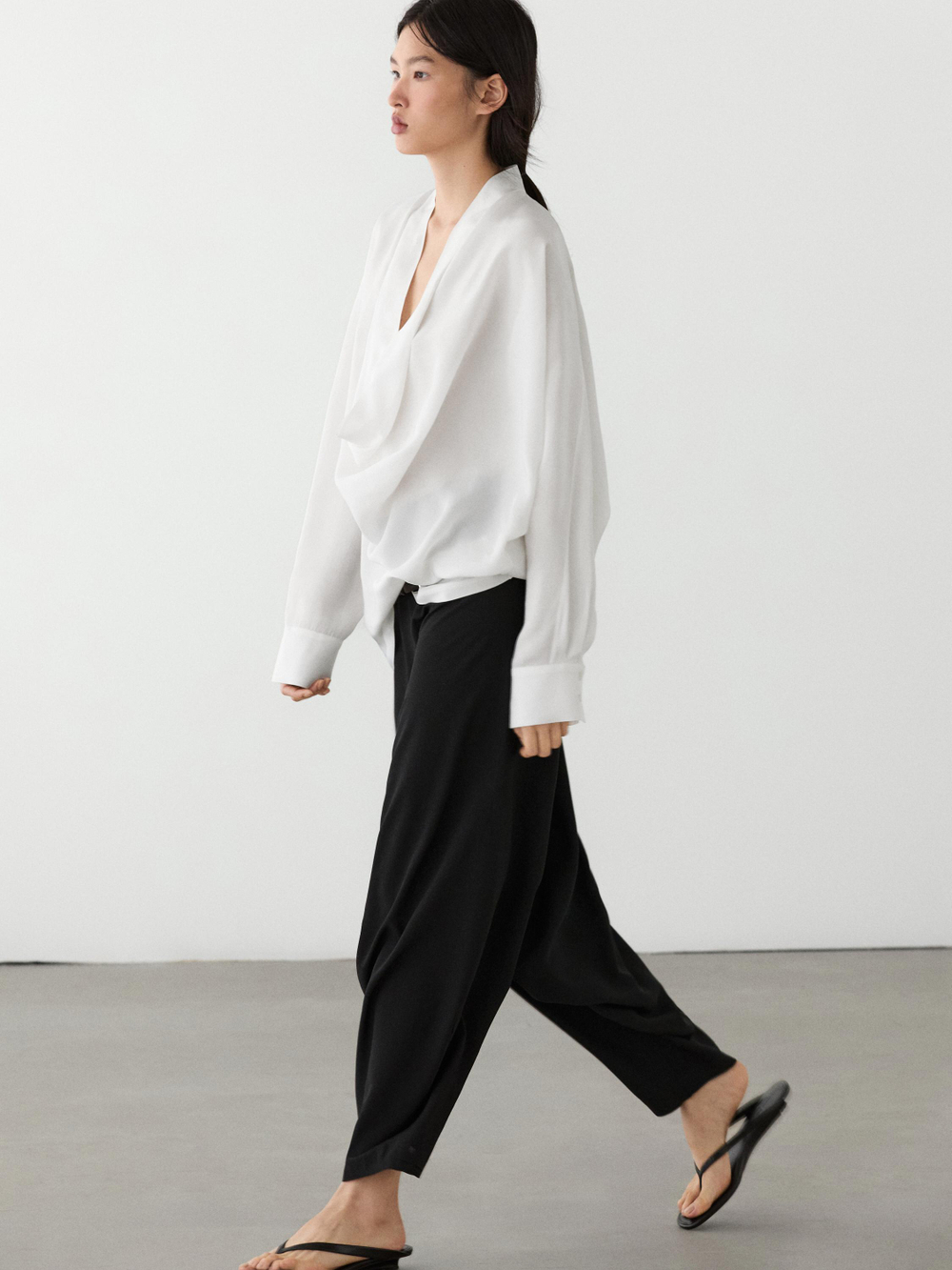 Massimo Dutti Струящиеся брюки, черный