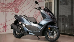 Скутер Honda PCX125 серый