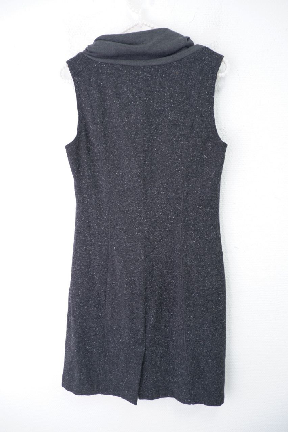 Платье Tatwm без рукавов 42 размер