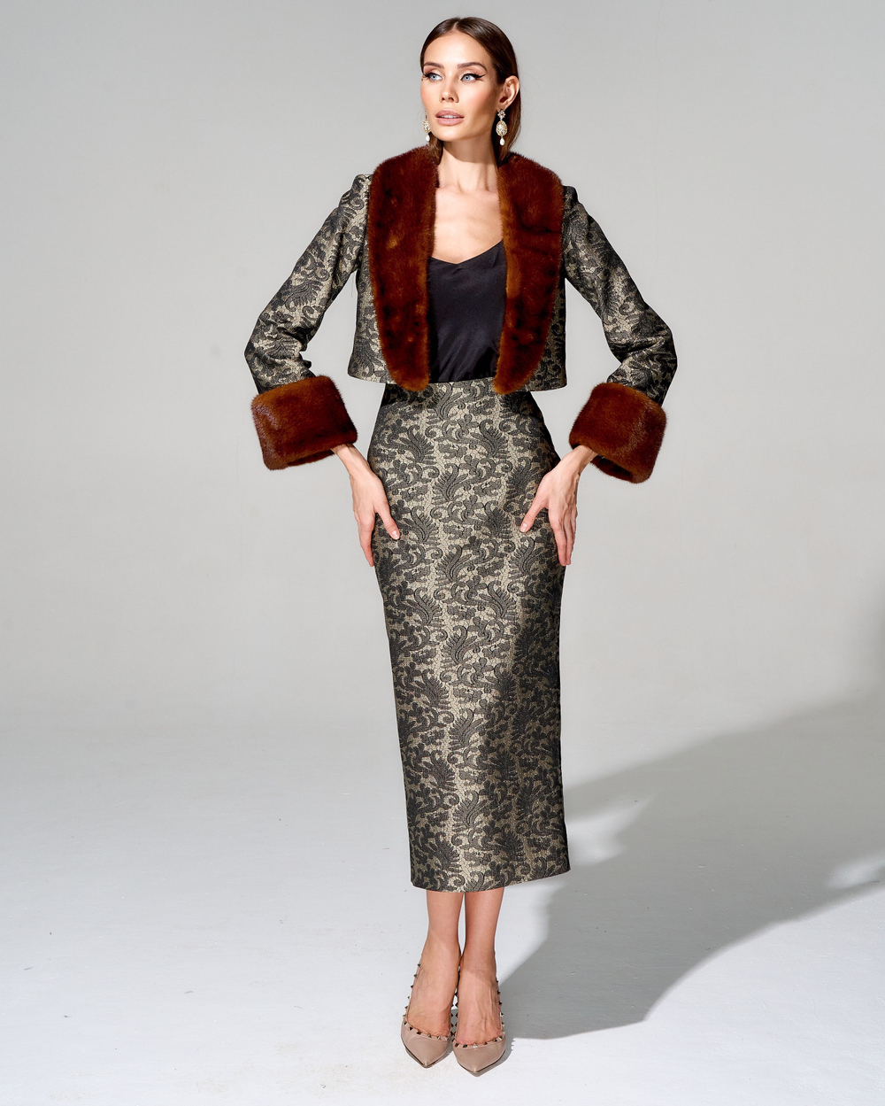 Укороченный жакет "Елизавета" из премиального жаккарда с меховой отделкой