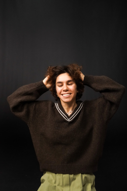 Пуловер с воротником-морячкой из мериноса шоколадного цвета