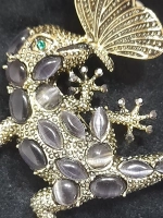 Брошь-кулон Ящерица с бабочкой золото античное