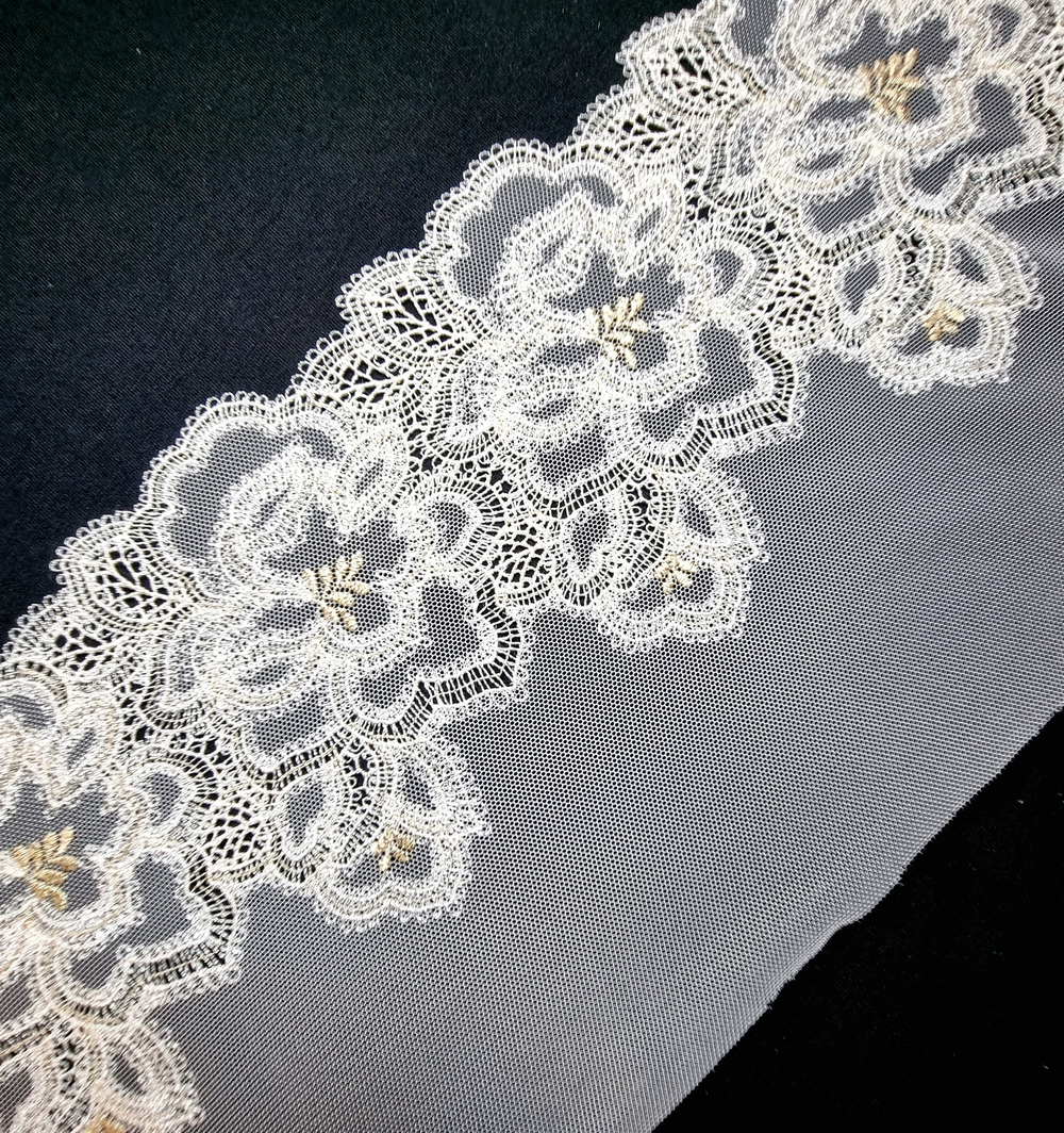 Вышивка на сетке нежно-розовая/золото К143 правая