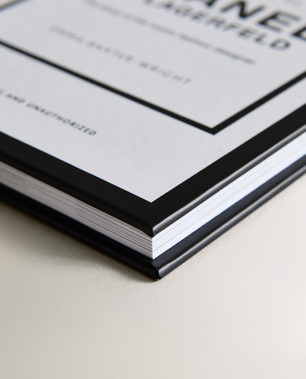 The Little Book of Chanel by Lagerfeld. Иллюстрированная книга об эпохе Лагерфельда в Chanel (на английском языке)